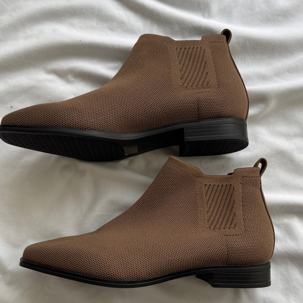 VIAVIA Ryan Pro Elegant Tan Ankle Women’s Booties Size 40.5/ 10